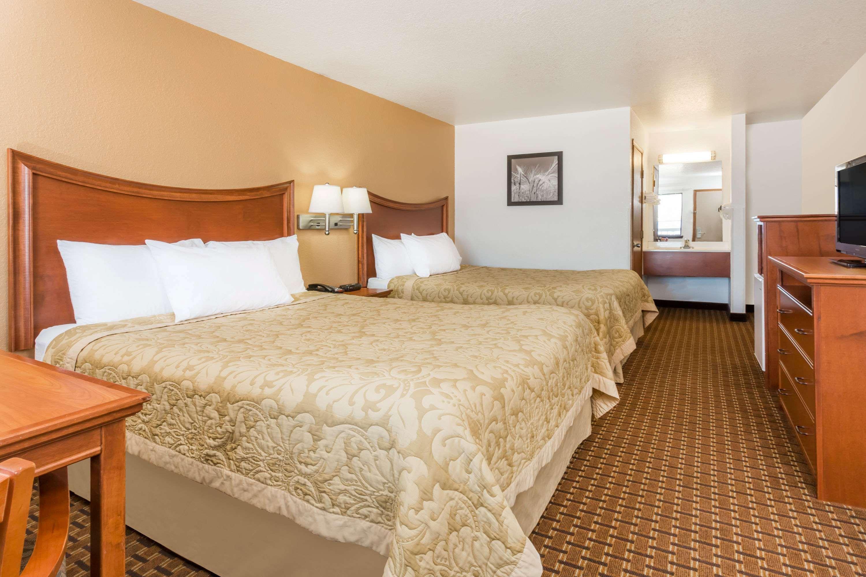 Super 8 By Wyndham Hotel