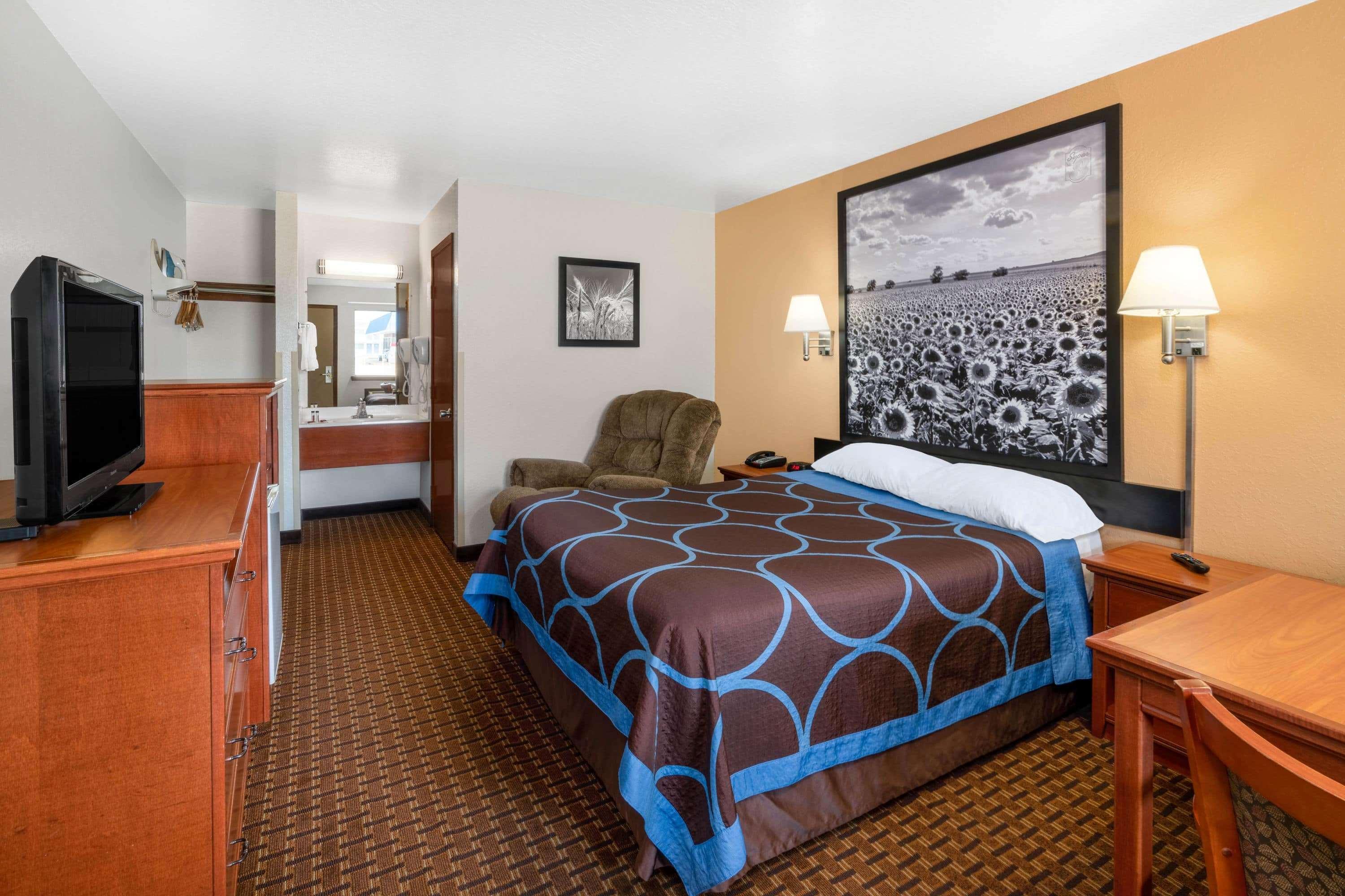 Super 8 By Wyndham Hotel