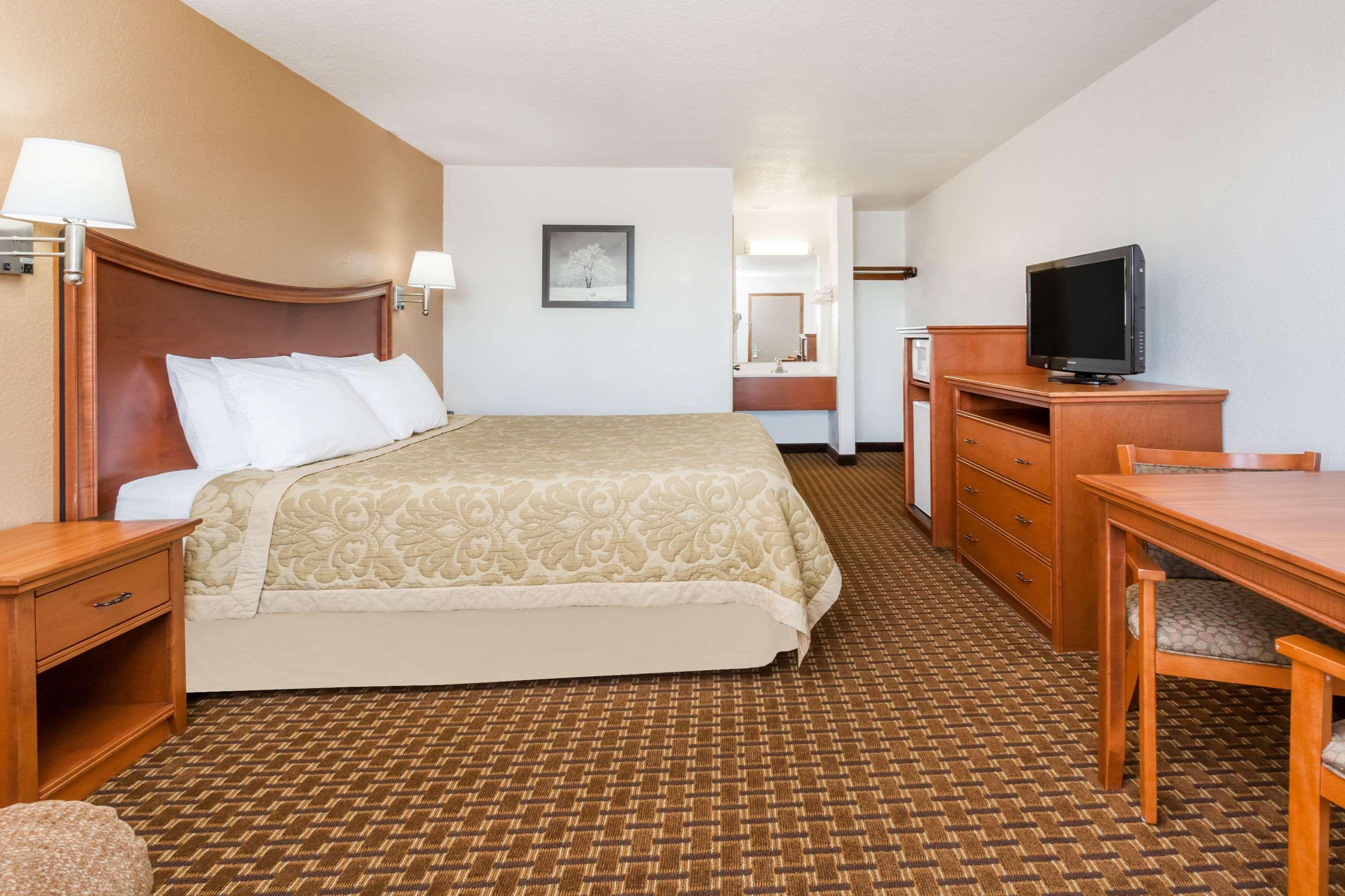 Hotel Super 8 By Wyndham 2*